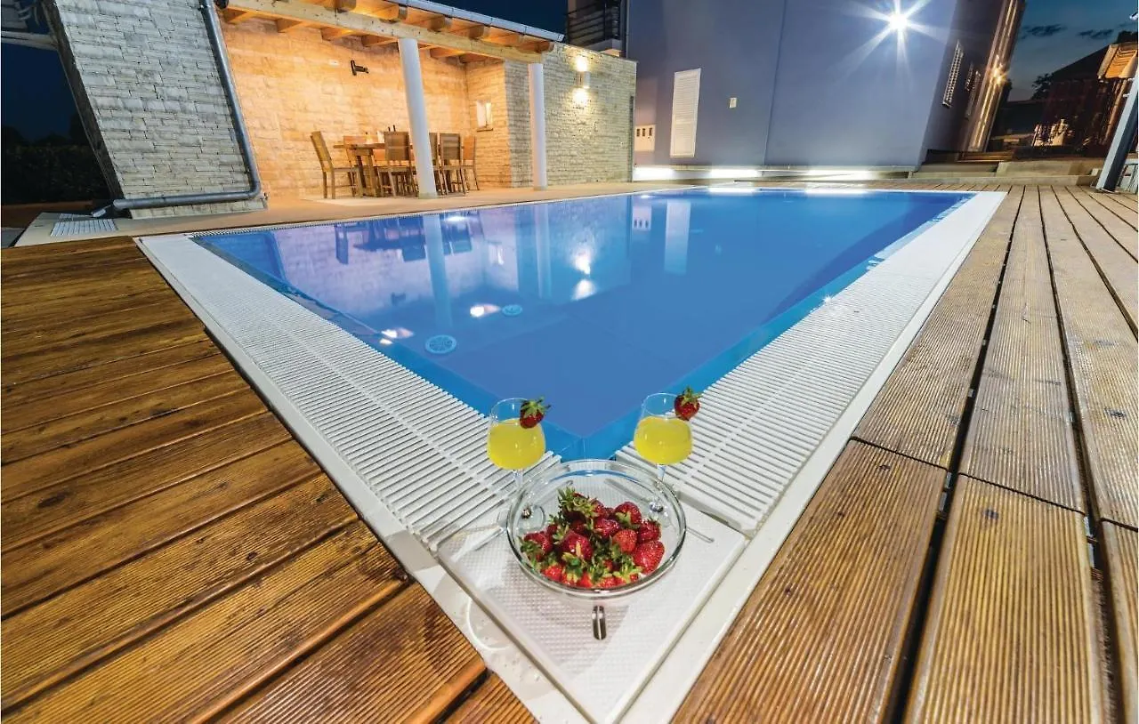 Amazing Apartment In Veli Rat Verunić 0*,  克罗地亚