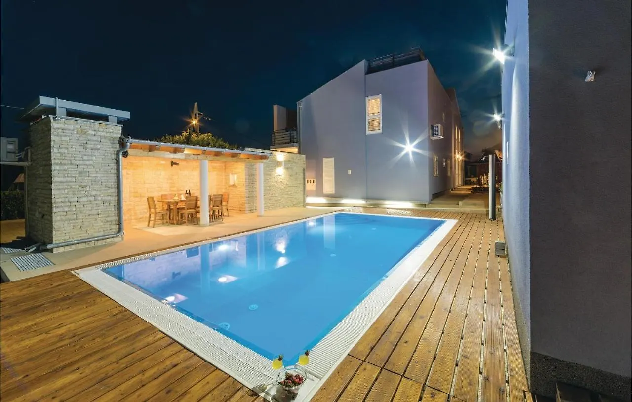 Amazing Apartment In Veli Rat Verunić 0*,  克罗地亚