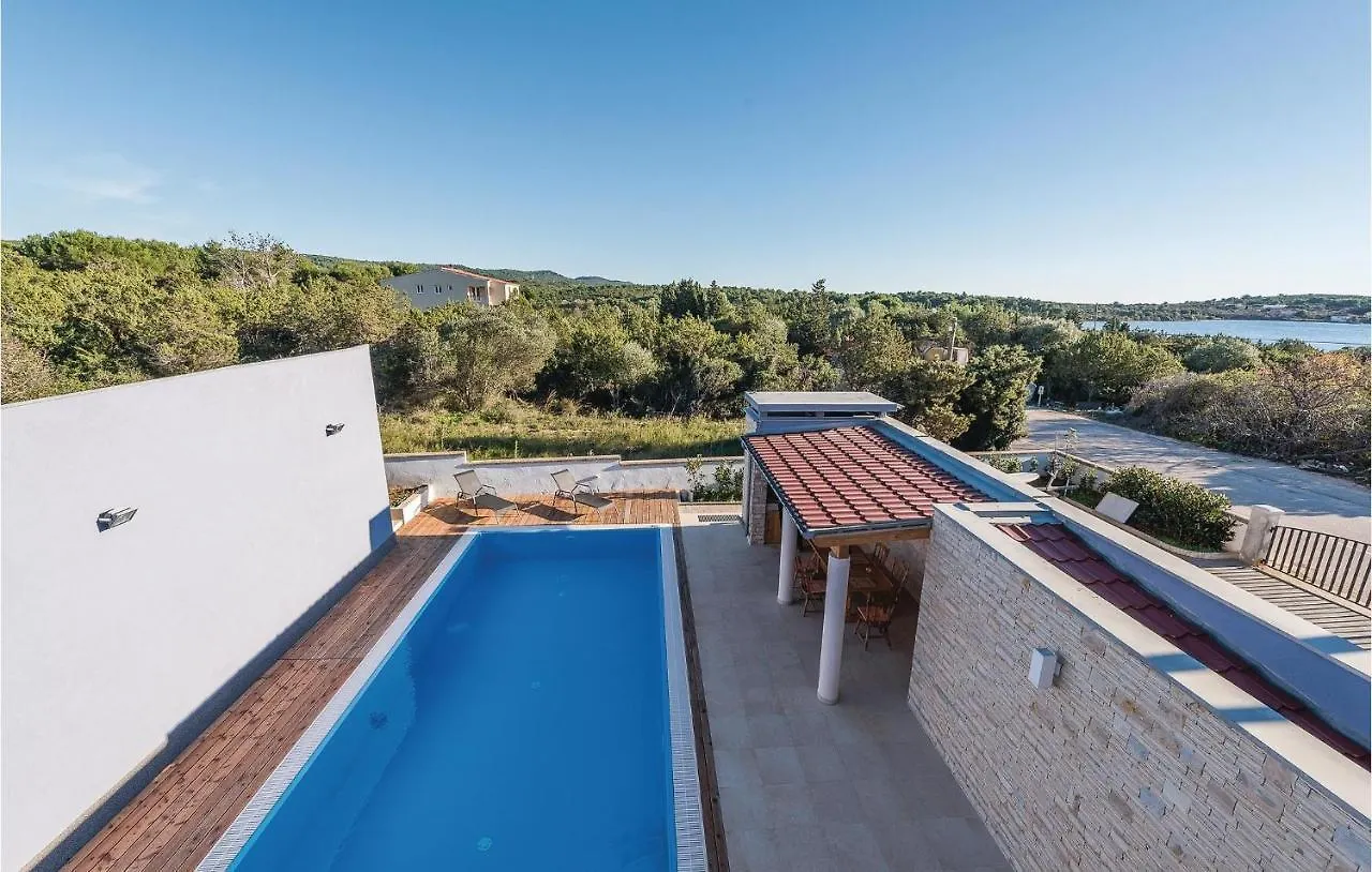 Amazing Apartment In Veli Rat Verunić
