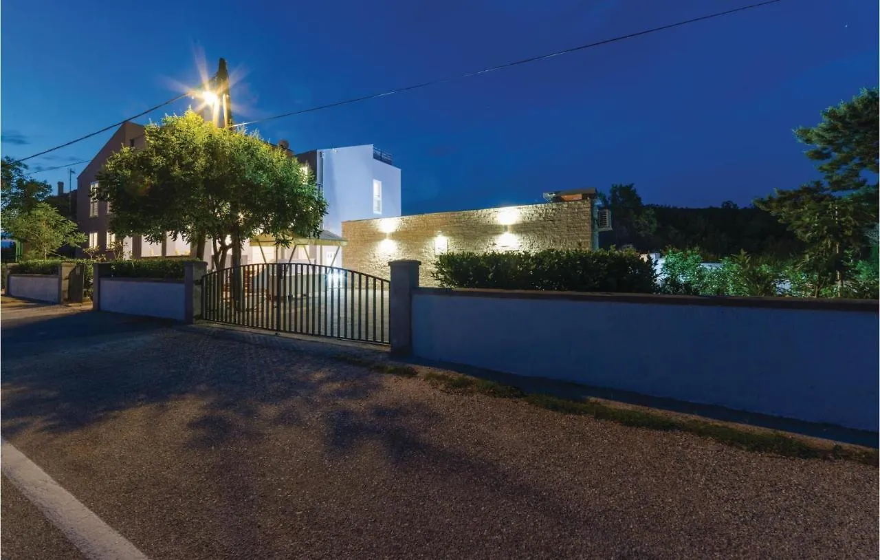 Amazing Apartment In Veli Rat Verunić