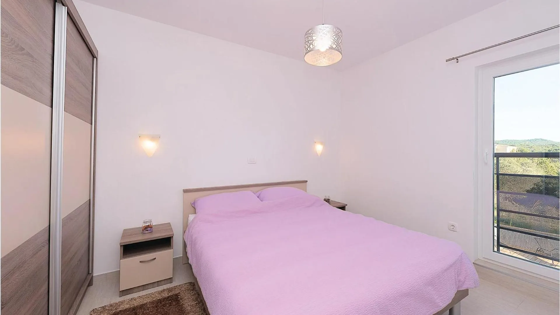 Amazing Apartment In Veli Rat Verunić 克罗地亚